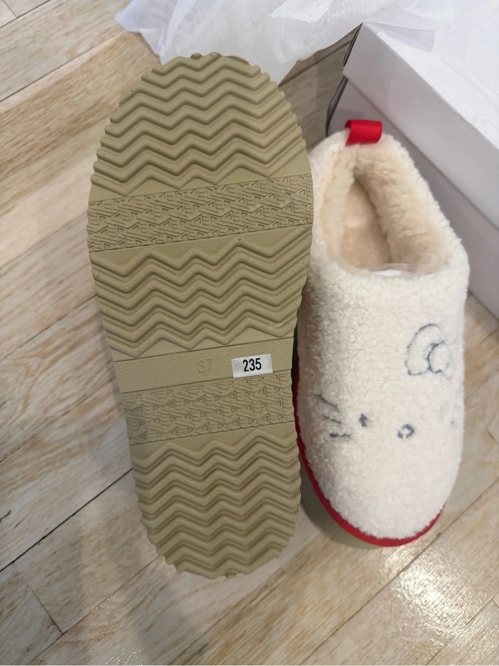 Girls Slippers Hello Kitty by Kira NY New in box (Size: 37)